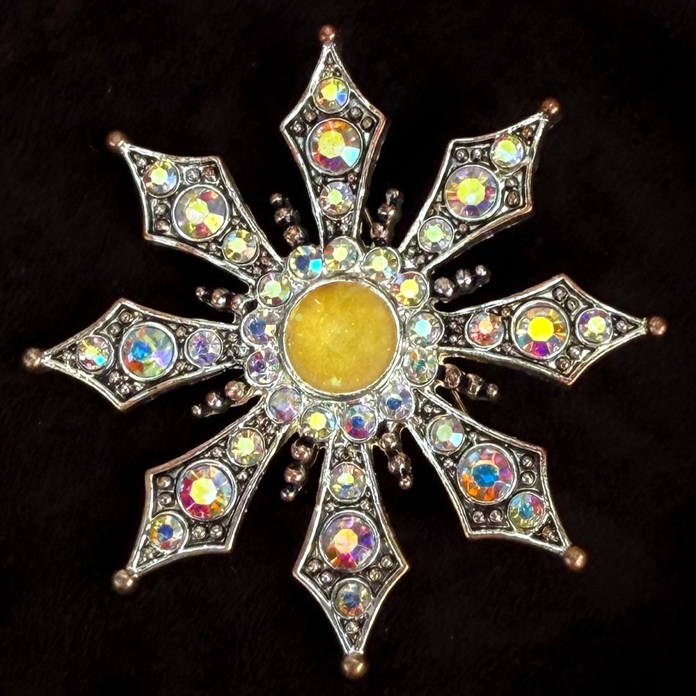 Colorful Vintage SilvertoneStarburst Brooch with Yellow Center - Picture 6 of 7